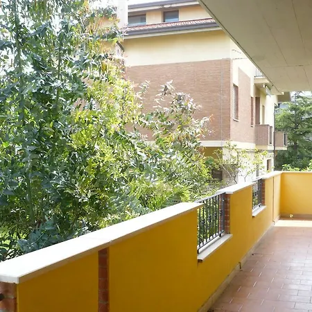 Lola House *