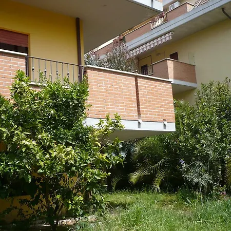 Lola House *